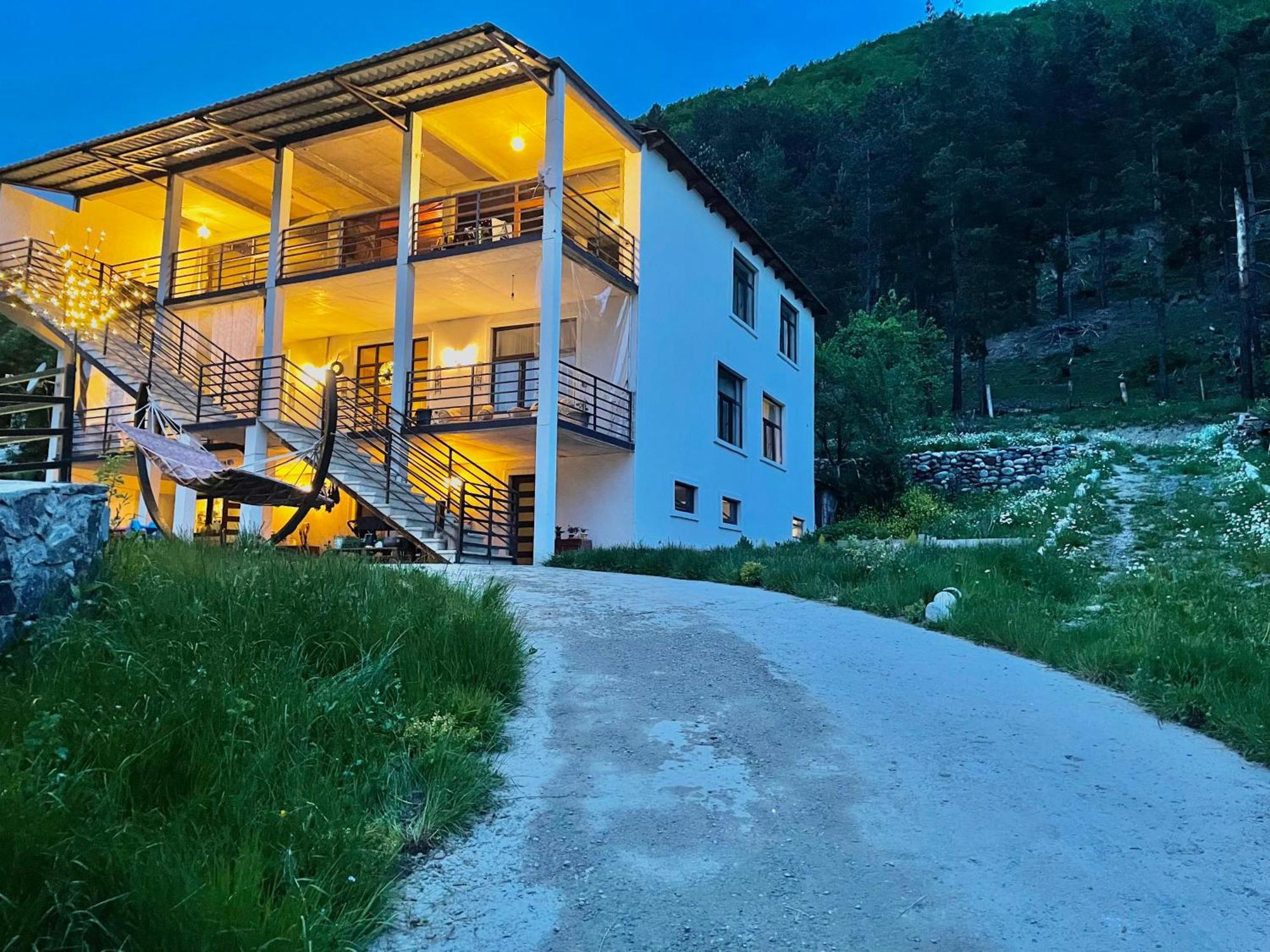Guesthouse Shampriani Mestia Exteriör bild